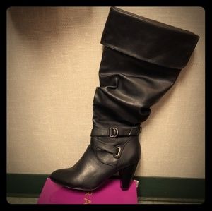 Women's boots size 11